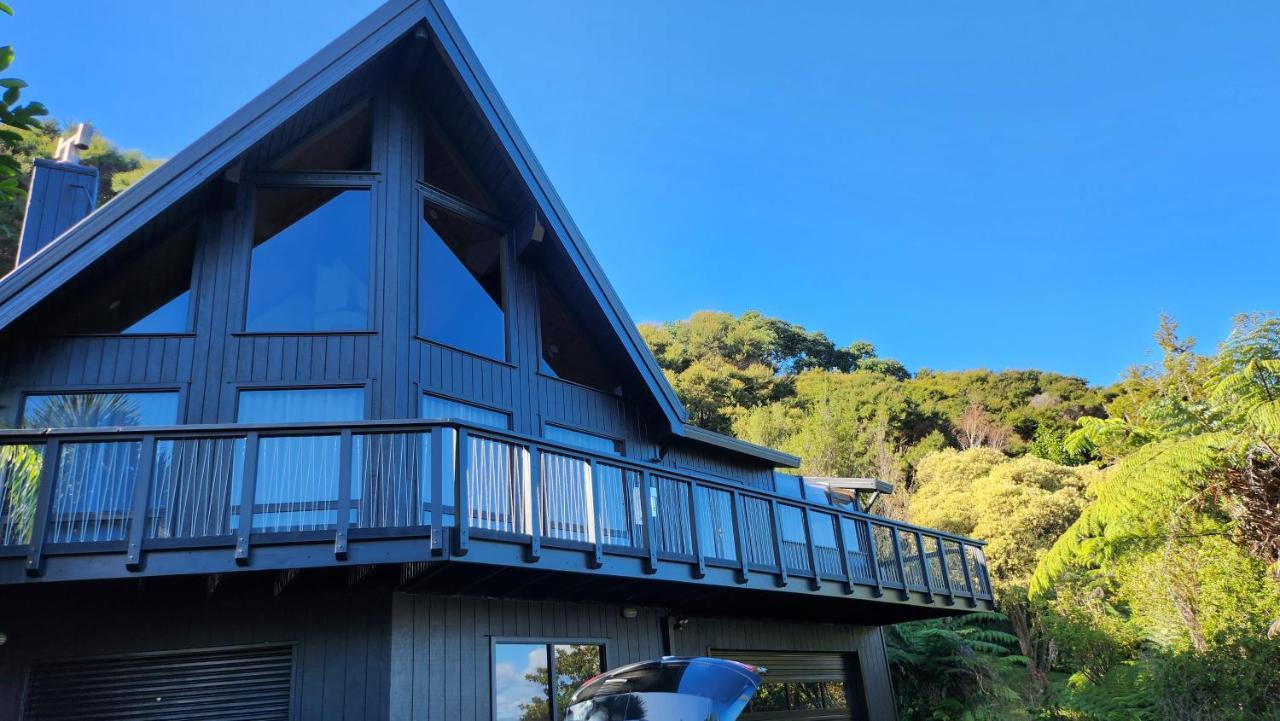 The Black Chalet Whitianga Exterior photo